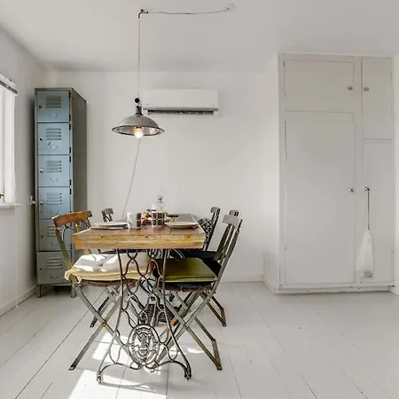 1 Bedroom Beautiful In Holiday home *