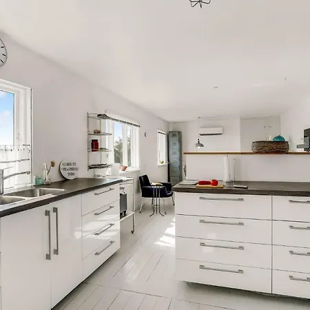 1 Bedroom Beautiful In Holiday home Bandholm