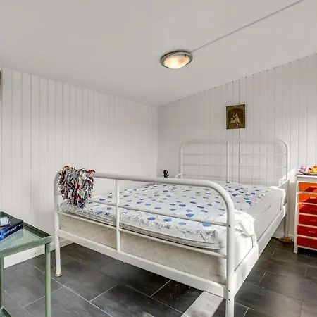 1 Bedroom Beautiful In Holiday home